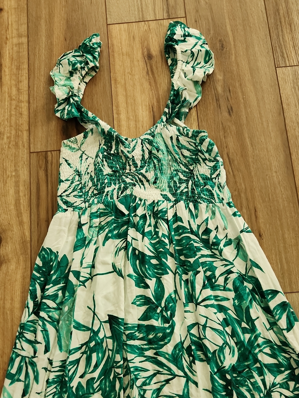 Raviya Women's Maxi Dress White & Green Tropical Print Rayon Size Large Smocked
